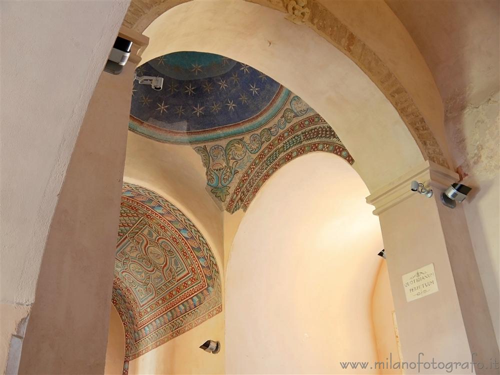 Casarano (Lecce) - Dettaglio dell'interno della Chiesa di Santa Maria della Croce